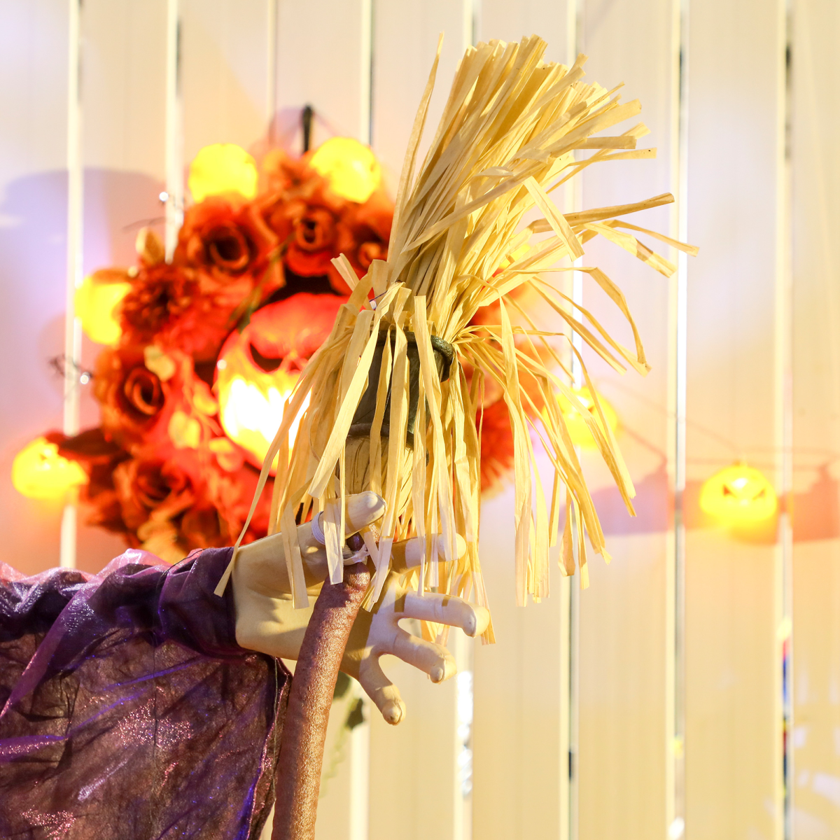Outsunny Voice Activated Halloween Animatronics Standing Witch, Purple